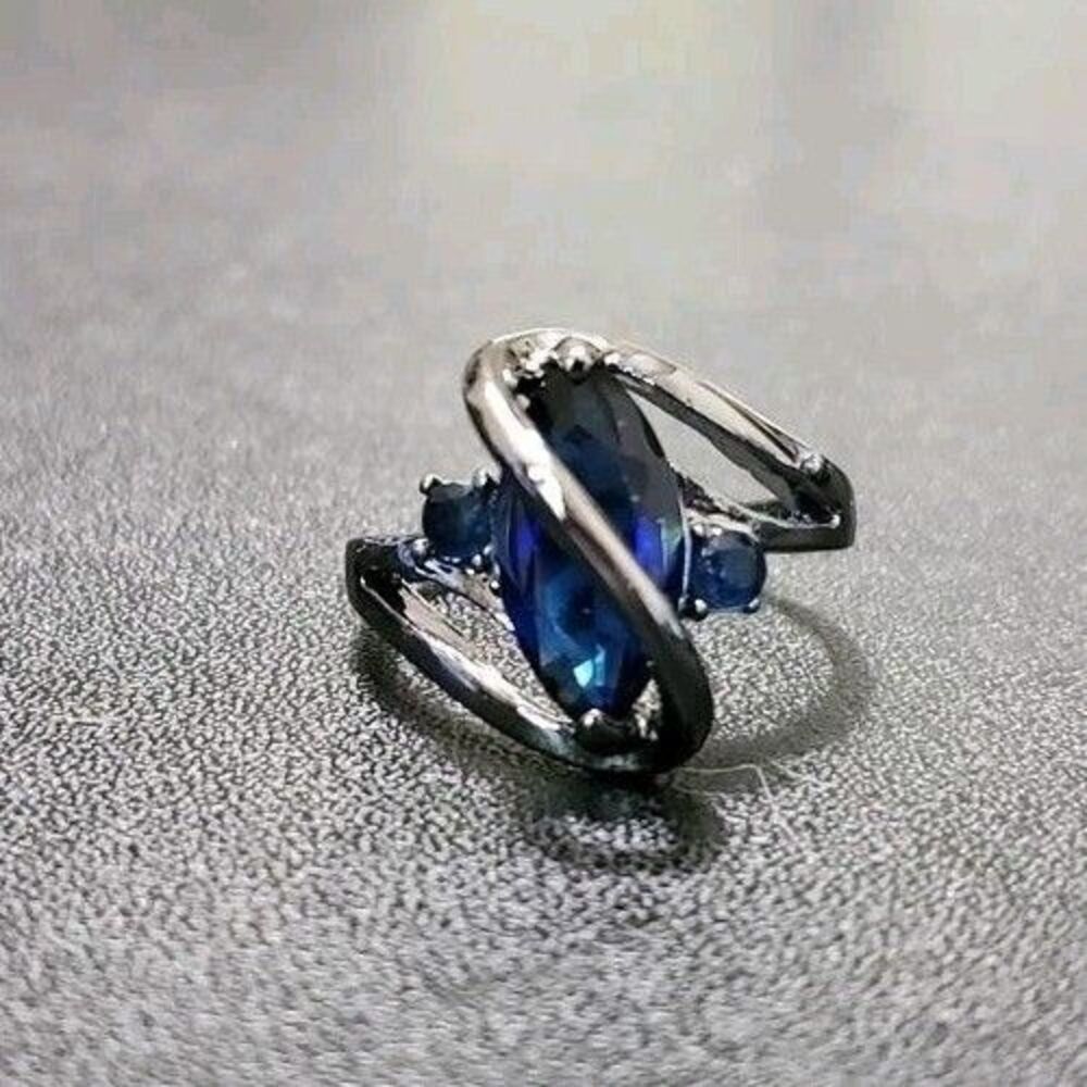 Dark Silver Tone Ring with Blue Stones Size 7.5